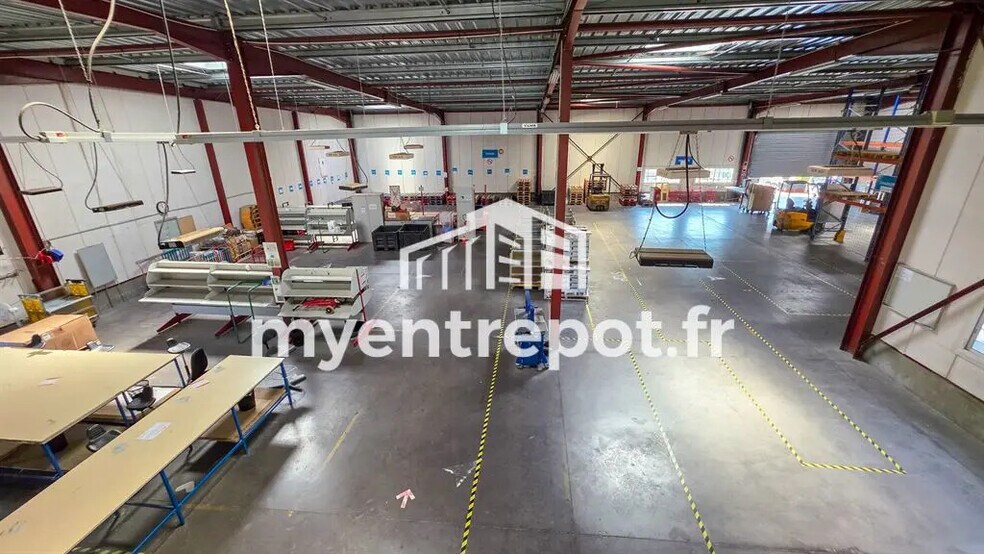 Flex in Marseille for lease - Interior Photo - Image 3 of 8