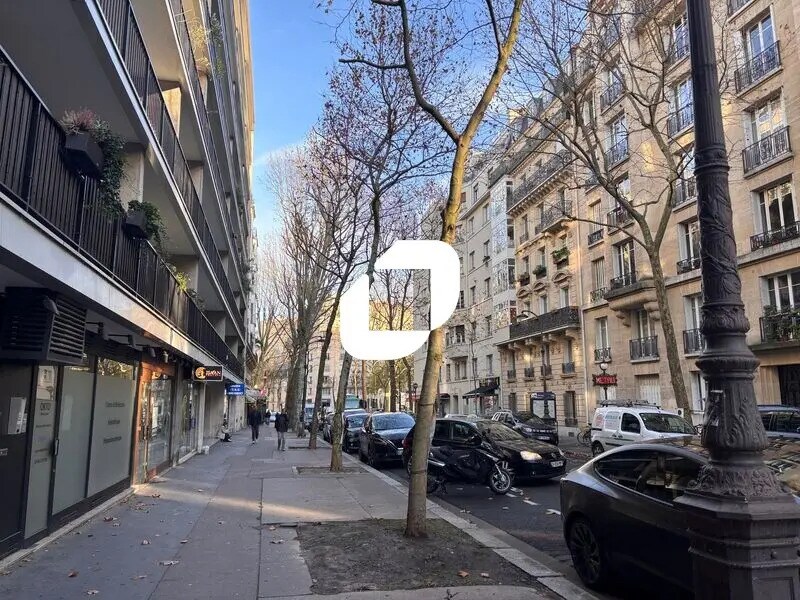 Retail in Paris for lease Building Photo- Image 1 of 2