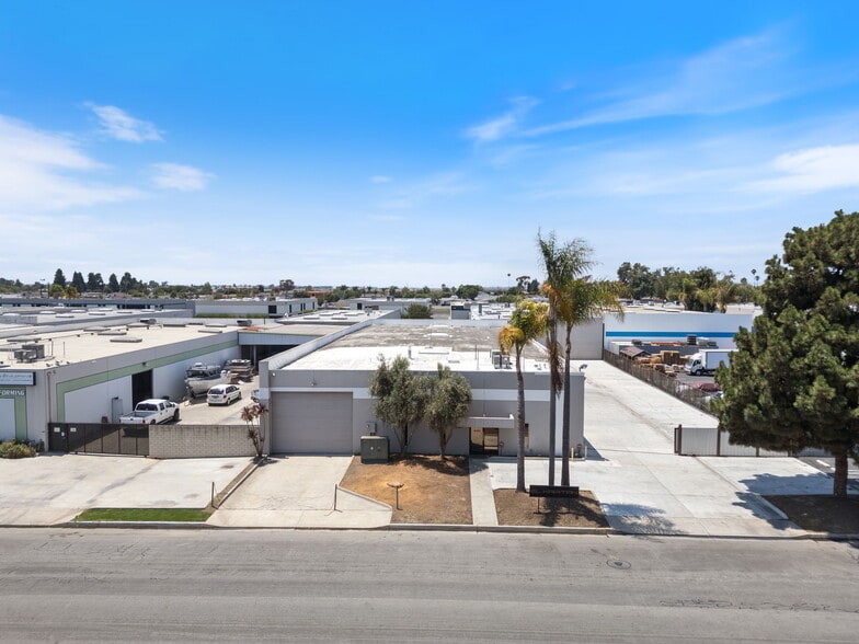 15591 Container Ln, Huntington Beach, CA for sale - Building Photo - Image 2 of 14