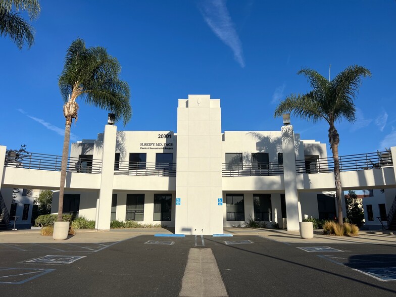 20281 Birch St, Newport Beach, CA for lease - Building Photo - Image 1 of 9