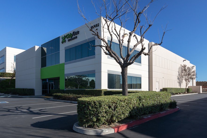 25652 Commercentre Dr, Lake Forest, CA for lease - Primary Photo - Image 1 of 4