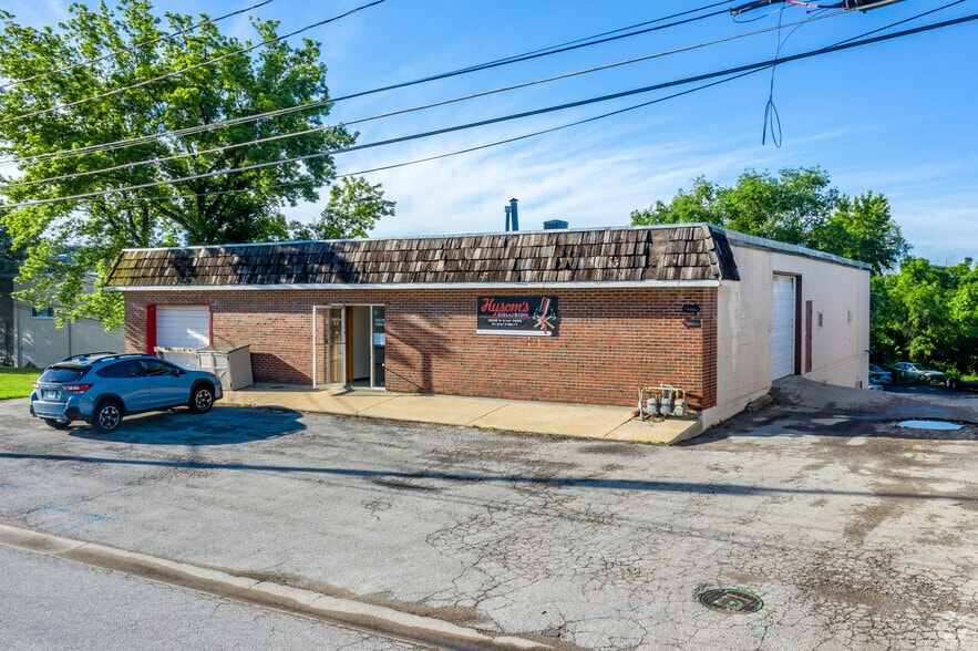 90079009 W 51st Ter, Merriam, KS 66203