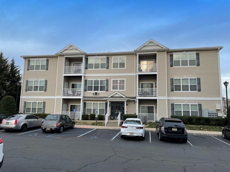 Sloan Court, Matawan, NJ 07747