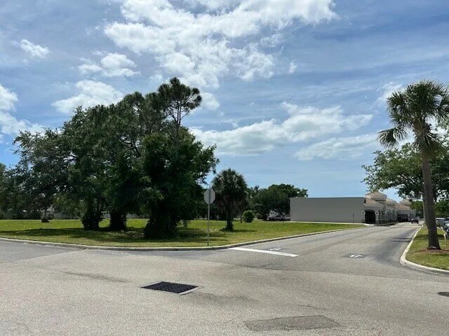 1475 E Venice Ave, Venice, FL for sale - Primary Photo - Image 1 of 6