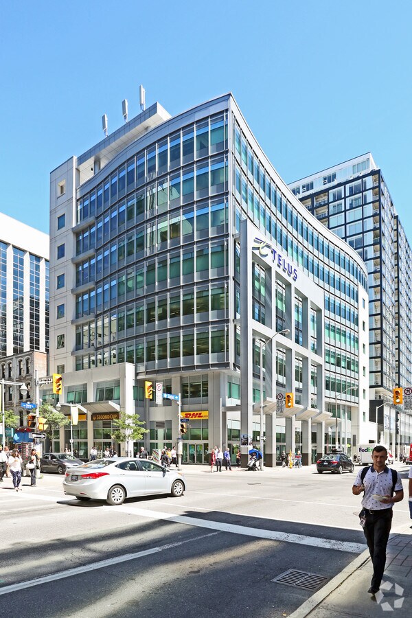 209215 Slater St, Ottawa, ON K1P 0E3