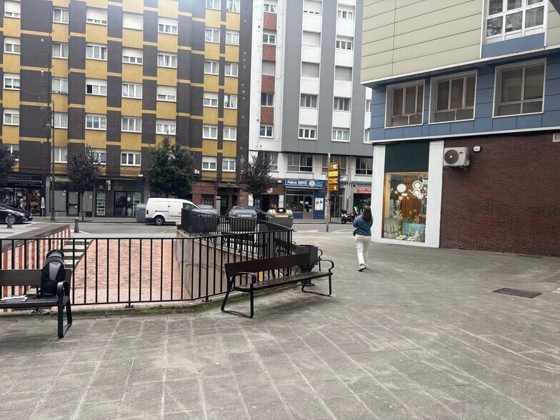 Retail in Gijón, Asturias for lease - Building Photo - Image 1 of 22
