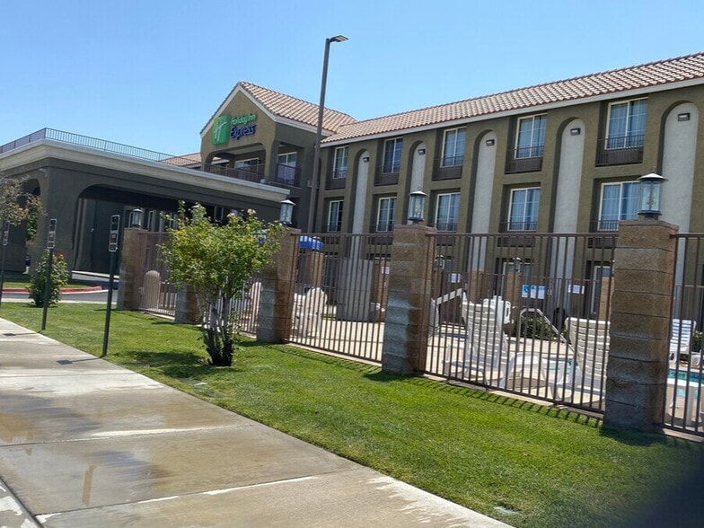 43719 17th St W, Lancaster, CA for sale - Building Photo - Image 2 of 21