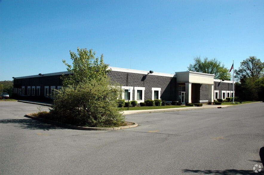 27 Matthews St, Goshen, NY for lease - Primary Photo - Image 1 of 3