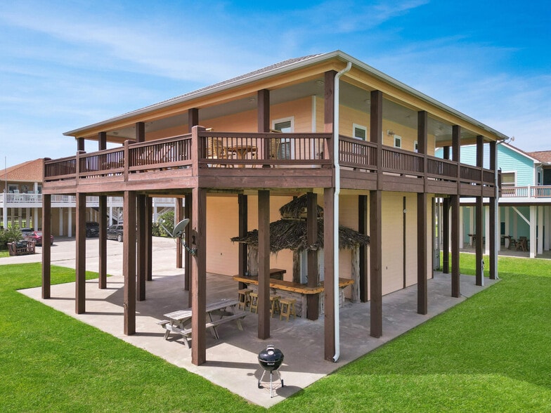 944 Raymond, Crystal Beach, TX for sale - Building Photo - Image 3 of 52