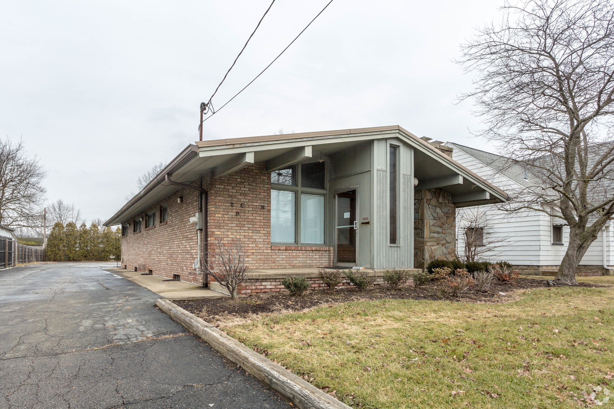 1988 Parkman Rd, Warren, OH 44485