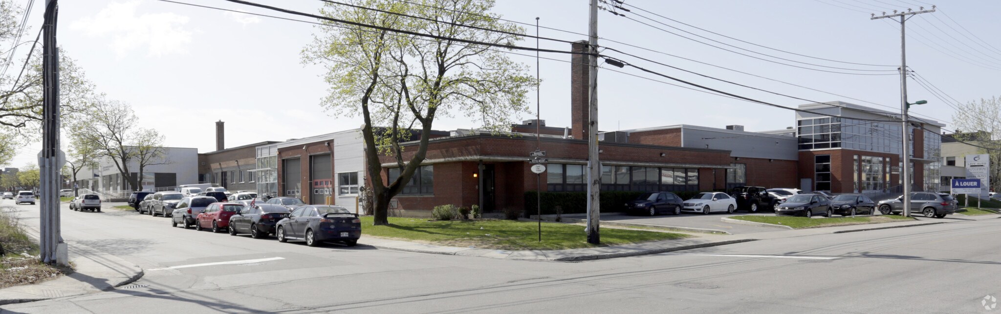5430-5440 Av Royalmount, Mt Royal, QC for sale Primary Photo- Image 1 of 1