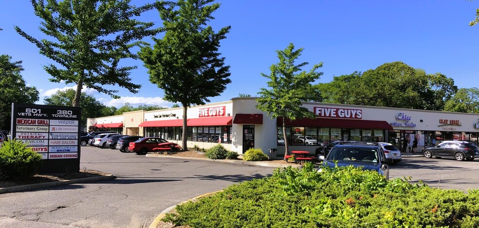 601 Veterans Memorial Hwy, Hauppauge, NY for lease - Building Photo - Image 1 of 18