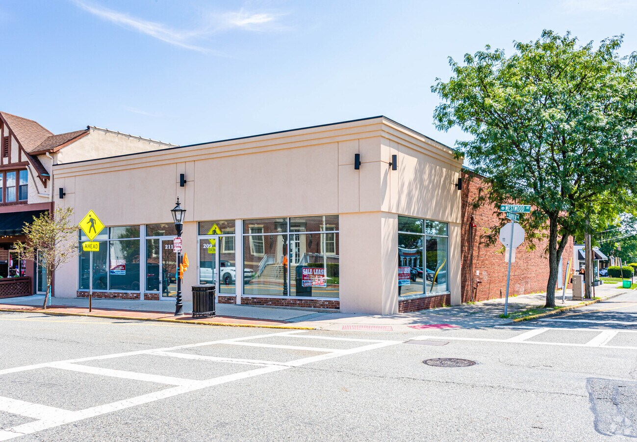 209211 Westwood Ave, Westwood, NJ 07675
