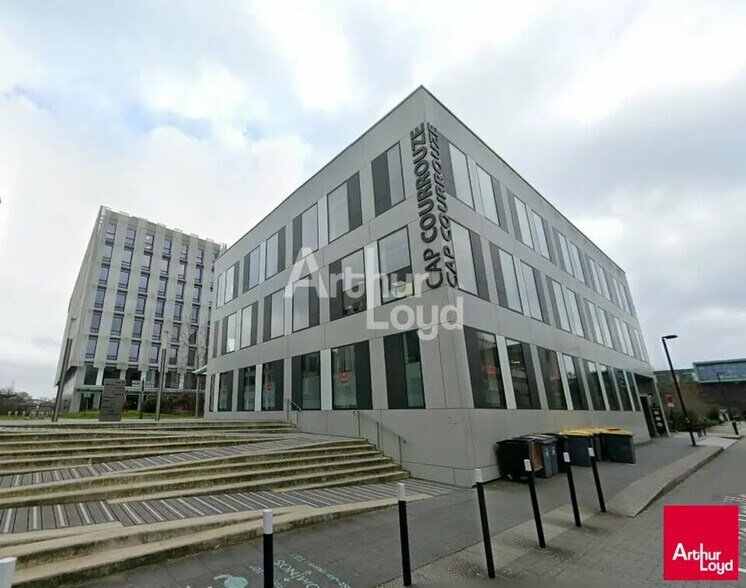 Office in Saint-Jacques-de-la-Lande for lease - Building Photo - Image 1 of 6