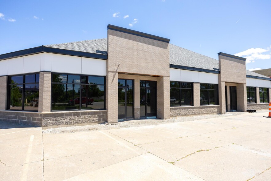 2411 2nd St, Coralville, IA for lease - Building Photo - Image 1 of 16