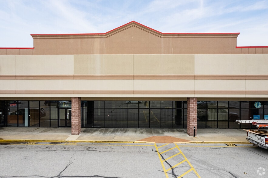 1032-1070 Lemay Ferry Rd, Lemay, MO for lease - Building Photo - Image 2 of 5