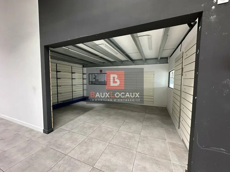 Retail in Le Pontet for lease - Interior Photo - Image 3 of 11