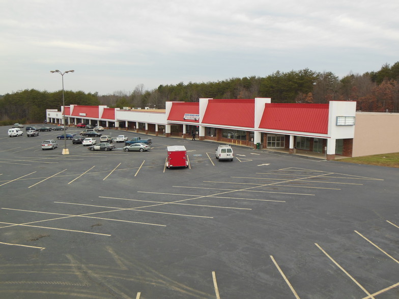 700-712 Chief Martin St, Madison, NC for sale - Building Photo - Image 1 of 1