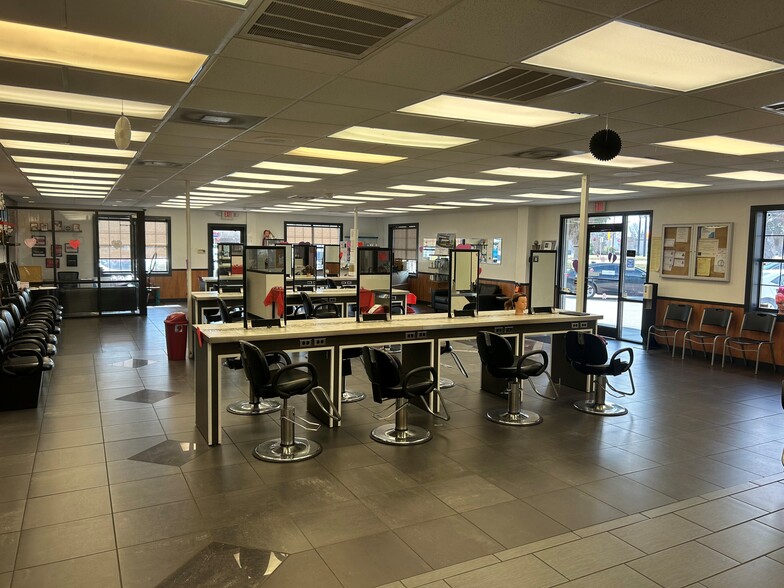 7474 Garners Ferry Rd, Columbia, SC for sale - Building Photo - Image 3 of 9