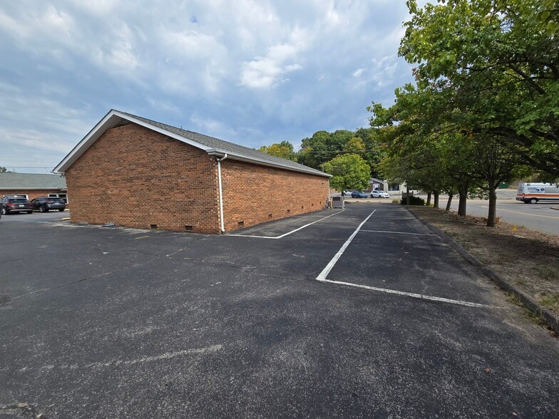 1901 Brookside Dr, Kingsport, TN for lease - Building Photo - Image 3 of 4