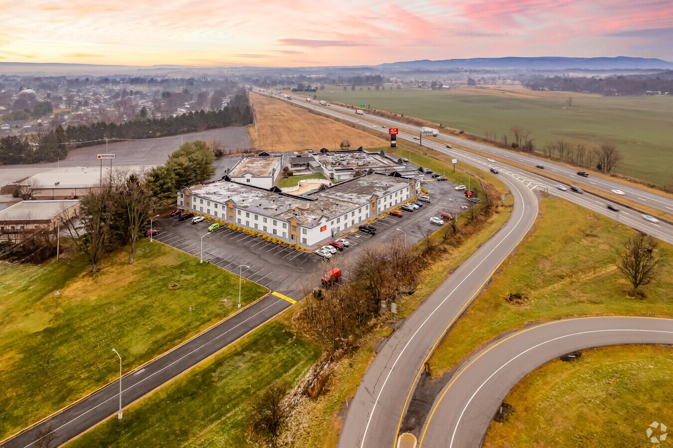 1095 Wayne Ave, Chambersburg, PA 17201 Econo Lodge Chambersburg