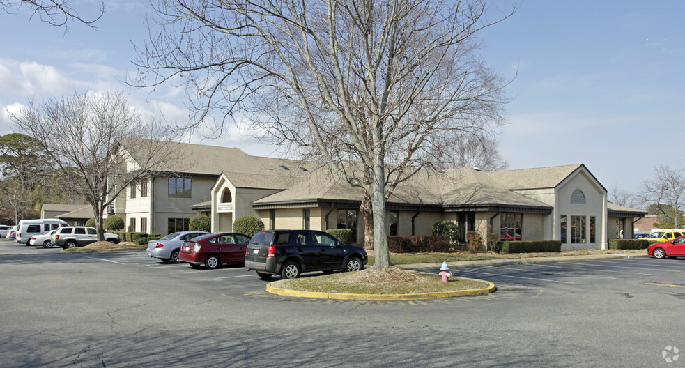 933 First Colonial Rd, Virginia Beach, VA for lease - Building Photo - Image 1 of 16