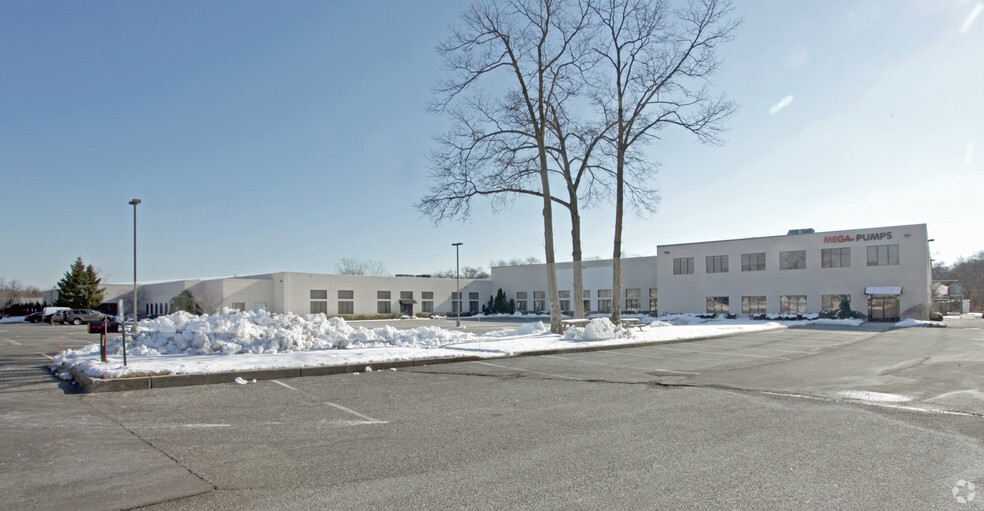 611 Industrial Way W, Eatontown, NJ for lease - Building Photo - Image 3 of 4