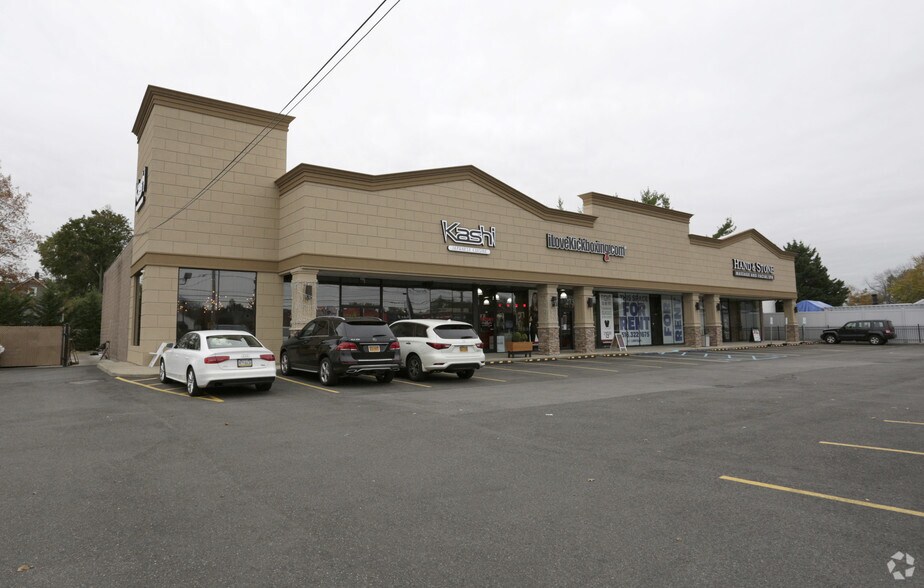 2736 Merrick Rd, Bellmore, NY for lease - Building Photo - Image 3 of 11