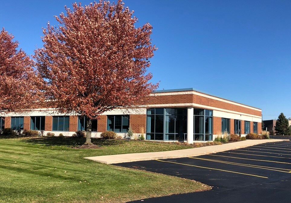 925 Walnut Ridge Dr, Hartland, WI 53029