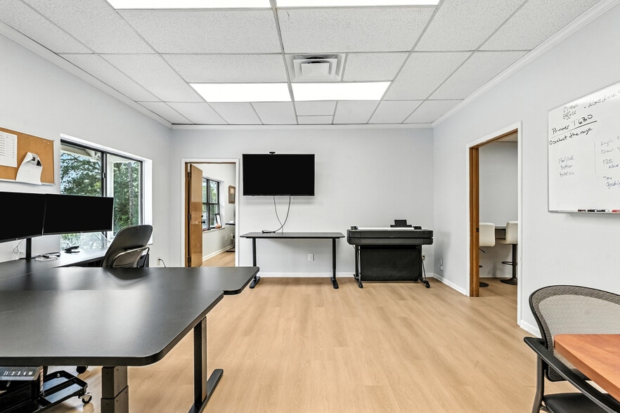 8431 Baymeadows Way, Jacksonville, FL for lease - Interior Photo - Image 3 of 31