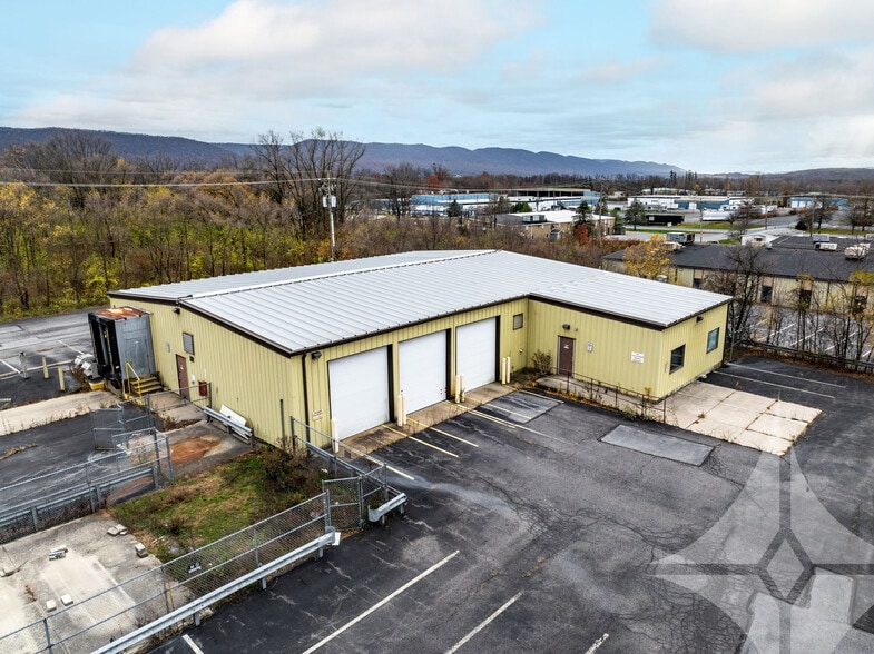 2180 Middle Rd, Lewistown, PA for sale - Primary Photo - Image 1 of 8