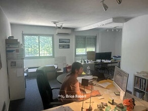 Office in Vaulx-en-Velin for lease Building Photo- Image 2 of 2