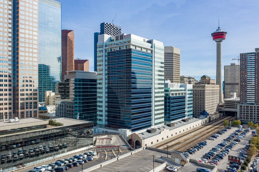 215 9th Ave SW, Calgary, AB for lease - Building Photo - Image 2 of 9