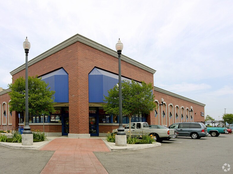 111 N Main St, Santa Ana, CA for lease - Building Photo - Image 2 of 5