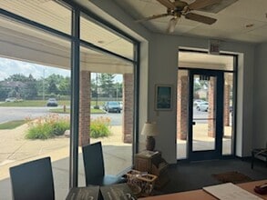 1410-1530 Hintz Rd, Arlington Heights, IL for lease Interior Photo- Image 1 of 12