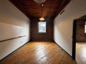 1104 NW 15th Ave, Portland, OR for lease Interior Photo- Image 2 of 10