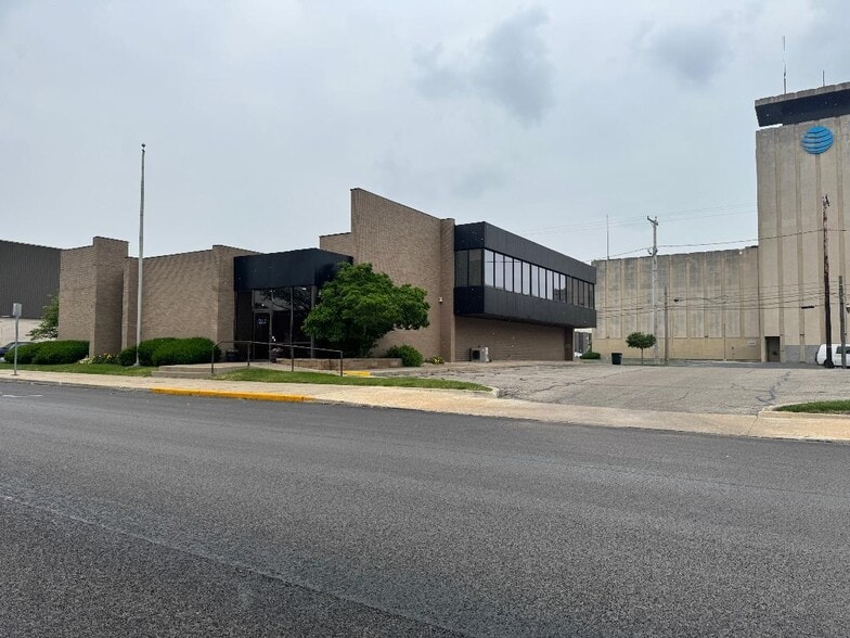 333 E Main St, Muncie, IN for lease - Primary Photo - Image 1 of 12