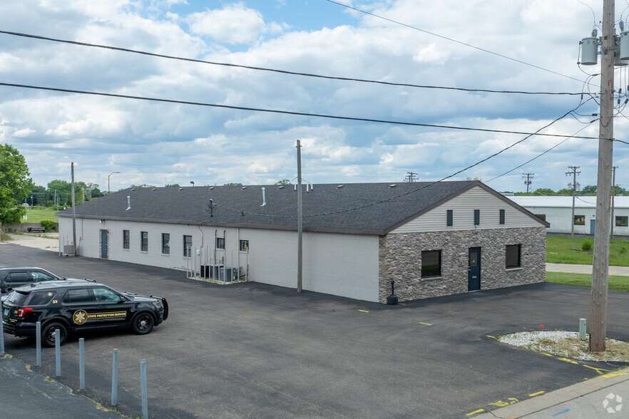 6202 Material Ave, Loves Park, IL for sale - Primary Photo - Image 1 of 16