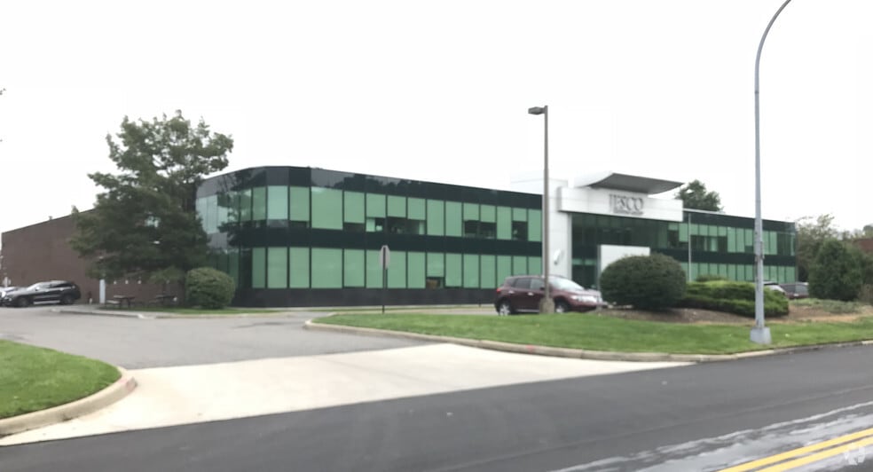 15 Harbor Park Dr, Port Washington, NY for sale - Building Photo - Image 1 of 1