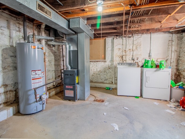 1911 S 11th St, Saint Louis, MO for sale - Interior Photo - Image 2 of 49