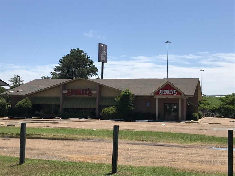 680 Larson St, Jackson, MS for sale - Primary Photo - Image 1 of 1