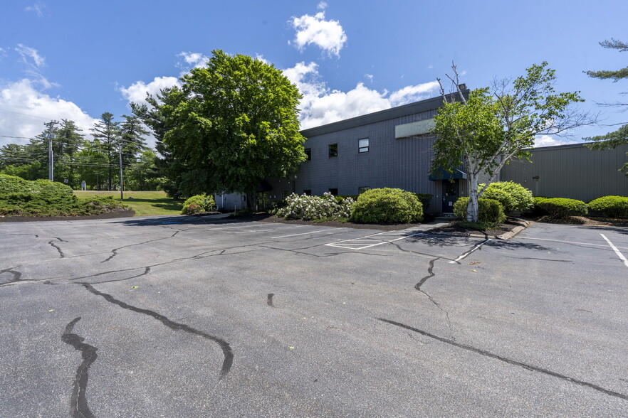 645 Harvey Rd, Manchester, NH for lease - Building Photo - Image 3 of 32