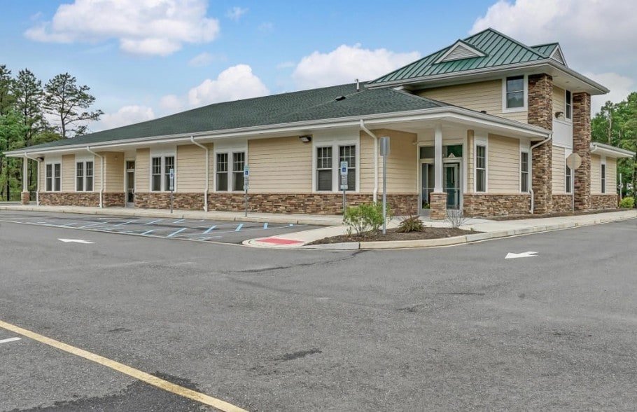 24 N Cooks Bridge Rd, Jackson, NJ 08527