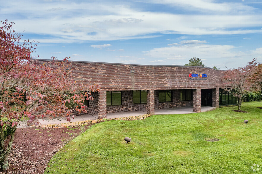 10140 Gallows Point Dr, Knoxville, TN for sale - Primary Photo - Image 1 of 1