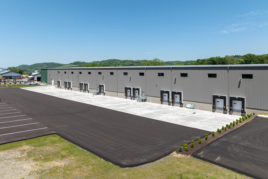 3051 Gulf Rd, Pittsburgh, PA for lease - Building Photo - Image 2 of 8