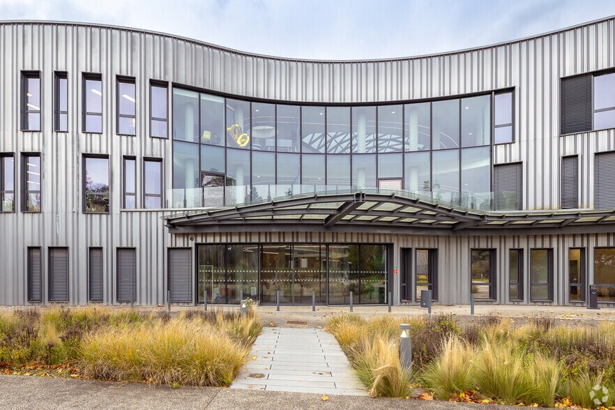 Office in Limonest for lease - Building Photo - Image 3 of 5