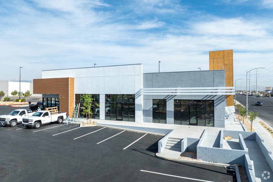 Rainbow Blvd Blue Diamond Blvd Blvd, Las Vegas, NV for lease - Building Photo - Image 3 of 26