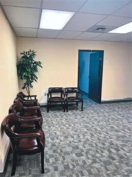 1020 Woodman Dr, Dayton, OH for lease - Building Photo - Image 2 of 21