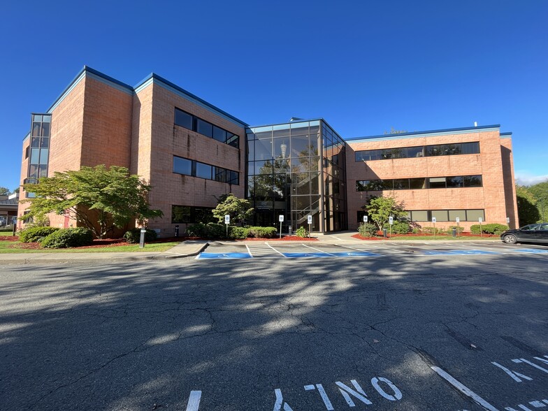 101 University Dr, Amherst, MA for lease - Building Photo - Image 1 of 8