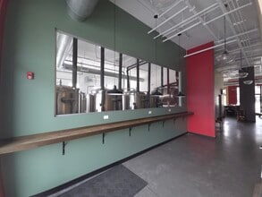 15325 Old Town Dr, Parkville, MO for lease Interior Photo- Image 1 of 9